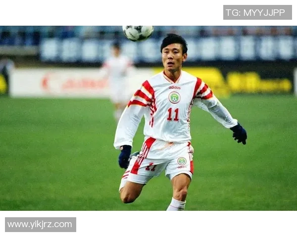 足球明星高峰的职业生涯与成就全景解析及个人生活揭秘